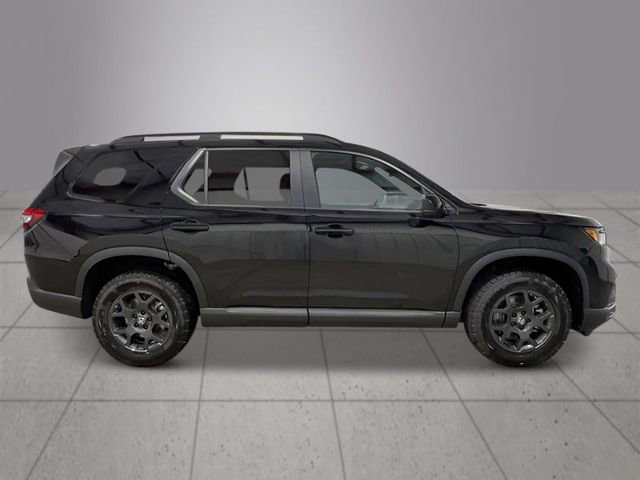 New 2025 Honda Pilot TrailSport image 9