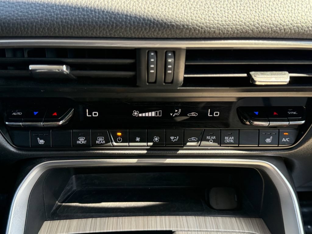 Used 2024 MAZDA CX-90 Plug-In Hybrid w/ Preferred AWD/4WD image 17