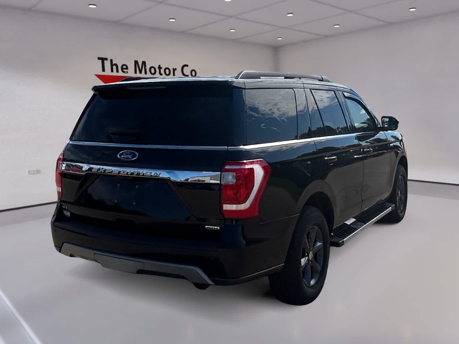 Used 2020 Ford Expedition XLT w/ Equipment Group 202A AWD/4WD image 5