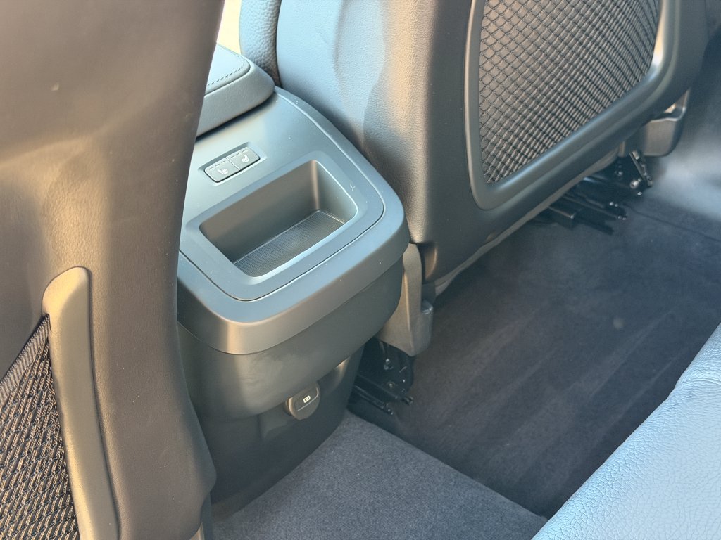 Certified 2025 Volvo XC60 B5 Plus w/ Protection Package Premier AWD/4WD image 28