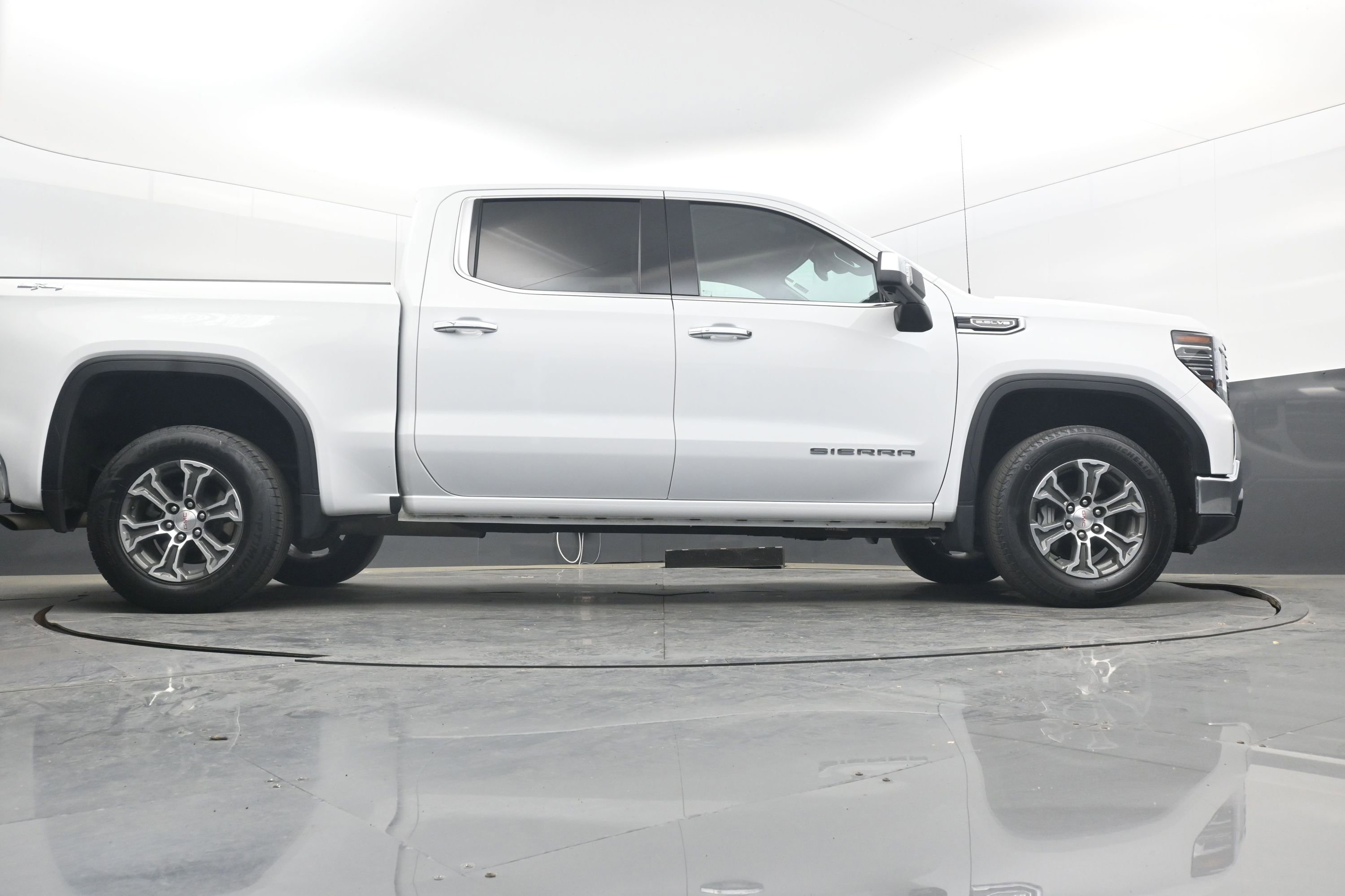 Used 2025 GMC Sierra 1500 SLT image 24