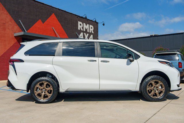 Used 2025 Toyota Sienna XSE w/ XSE Plus Package AWD/4WD image 4