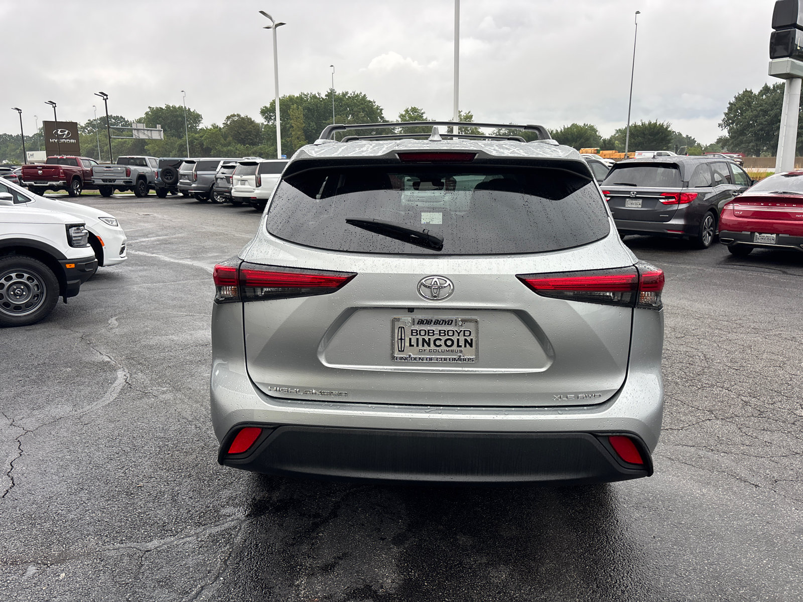 Used 2023 Toyota Highlander XLE AWD/4WD image 6
