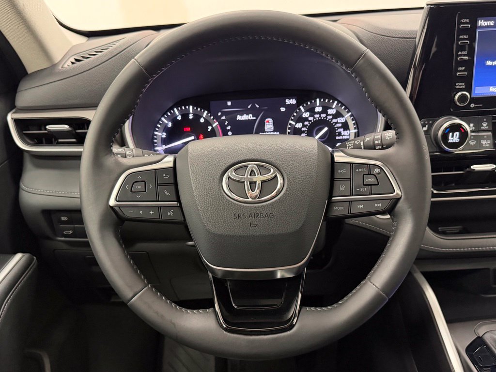 Used 2021 Toyota Highlander XLE FWD image 15
