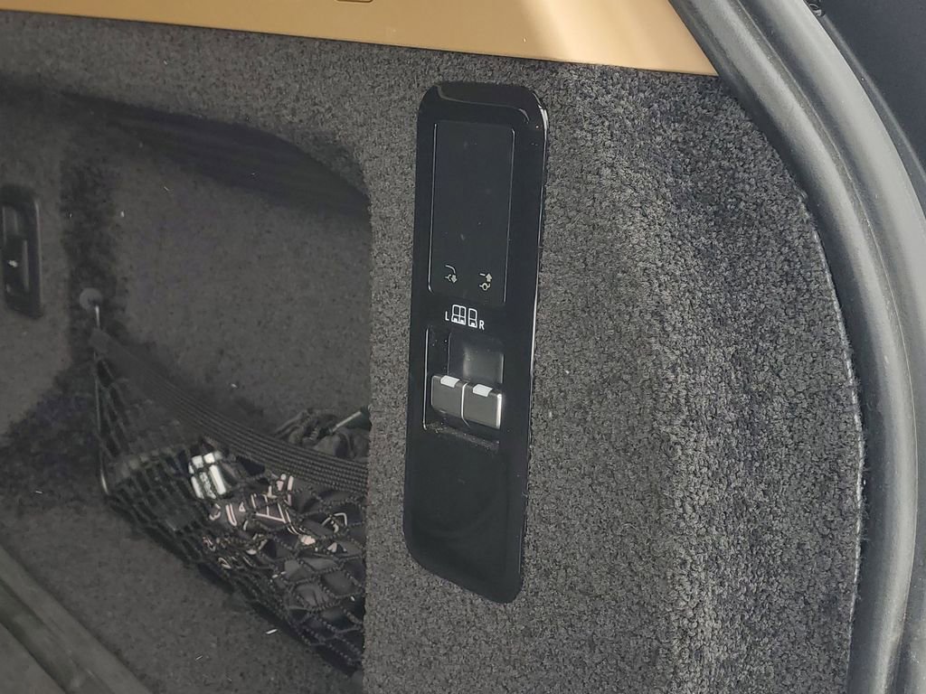 Used 2023 Land Rover Range Rover SE image 30