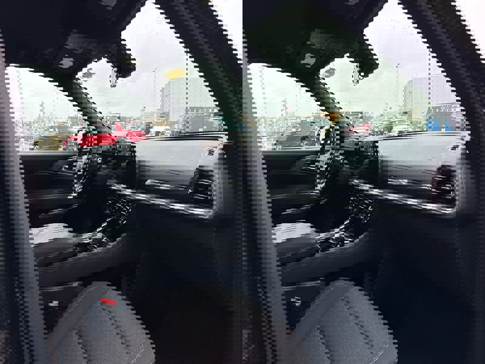 Used 2024 Chevrolet Traverse LT image 12