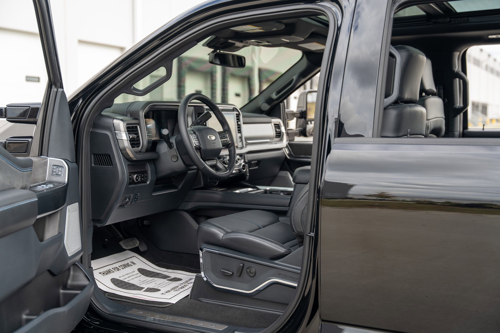 Used 2025 Ford F450 Platinum image 28