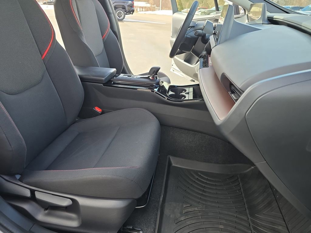 Used 2025 Toyota Prius Plug-In Hybrid image 11