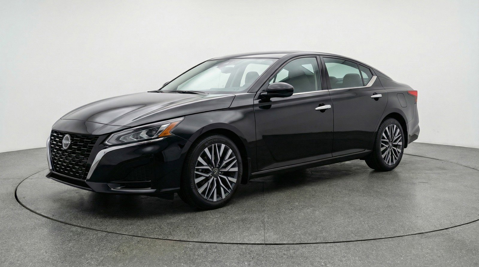 Used 2025 Nissan Altima 2.5 SV FWD image 3