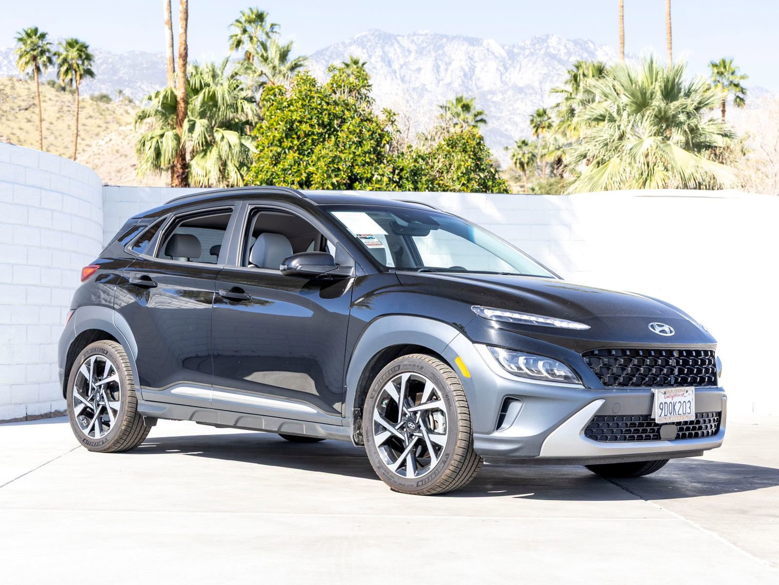 Used 2023 Hyundai Kona Limited image 2