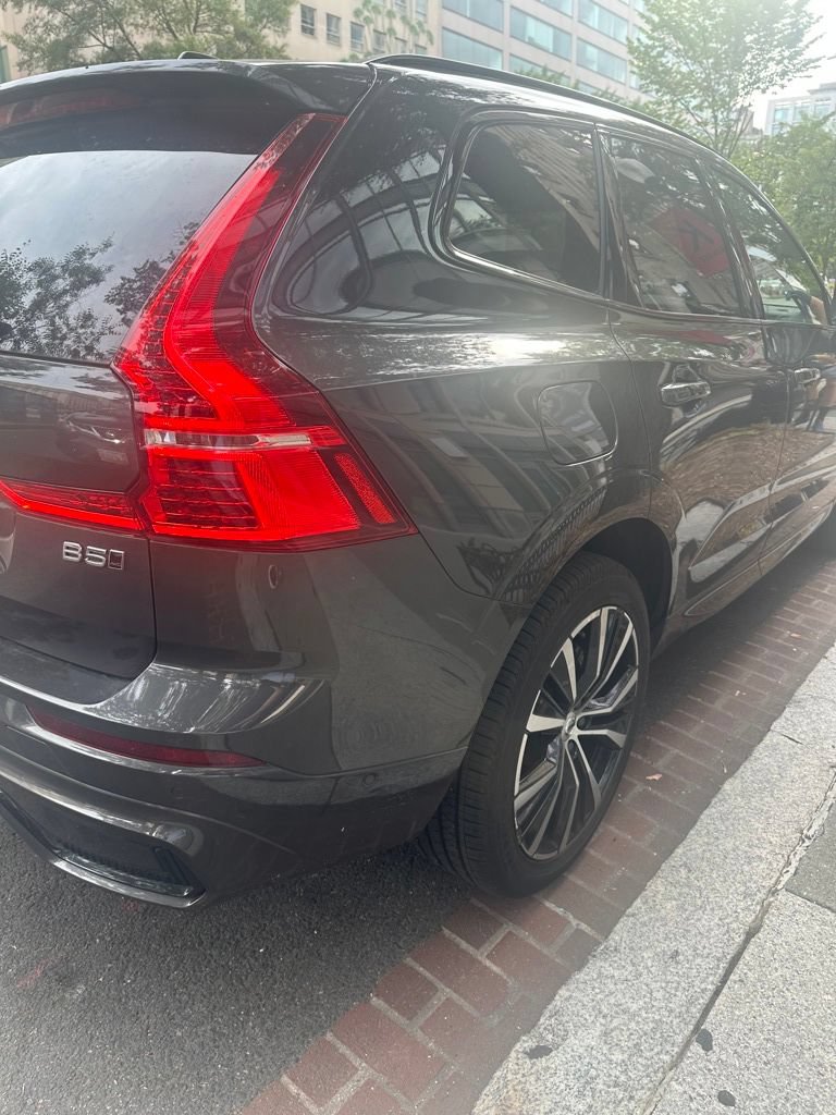 Used 2025 Volvo XC60 B5 Ultra AWD/4WD image 3
