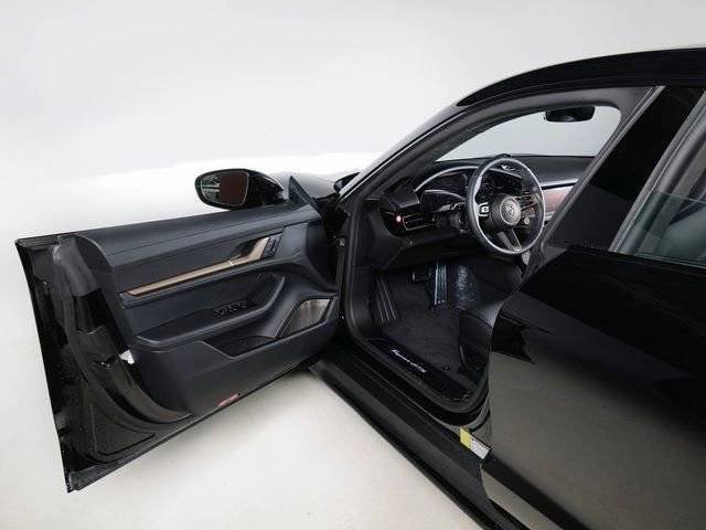 New 2026 Porsche Taycan GTS AWD/4WD image 28