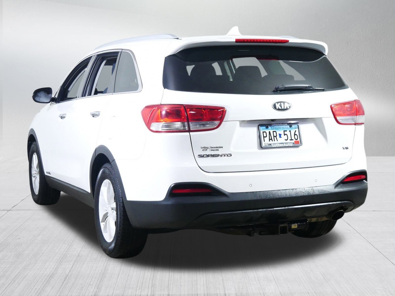 Used 2017 Kia Sorento LX w/ LX V6 Convenience Package image 5