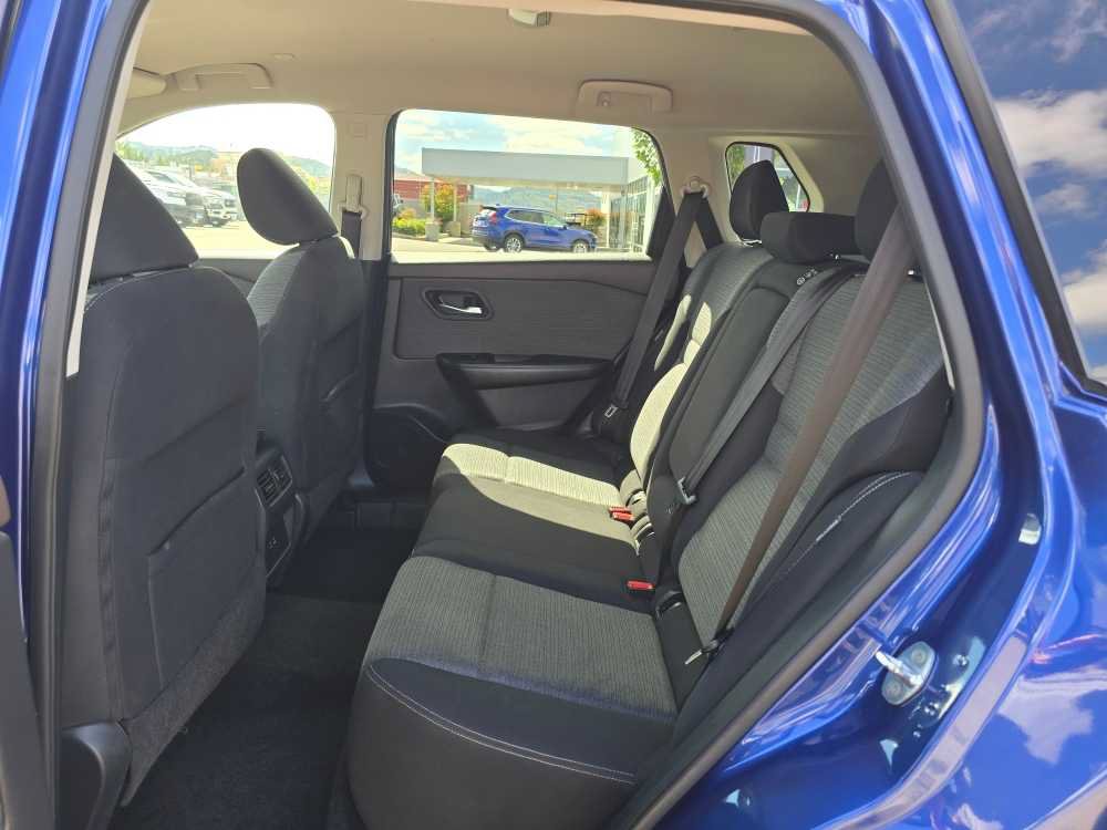 Used 2022 Nissan Rogue SV FWD image 16