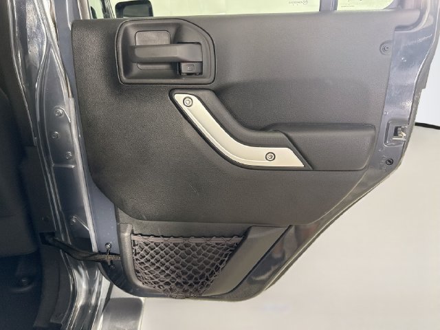 Used 2016 Jeep Wrangler Unlimited Sahara AWD/4WD image 27