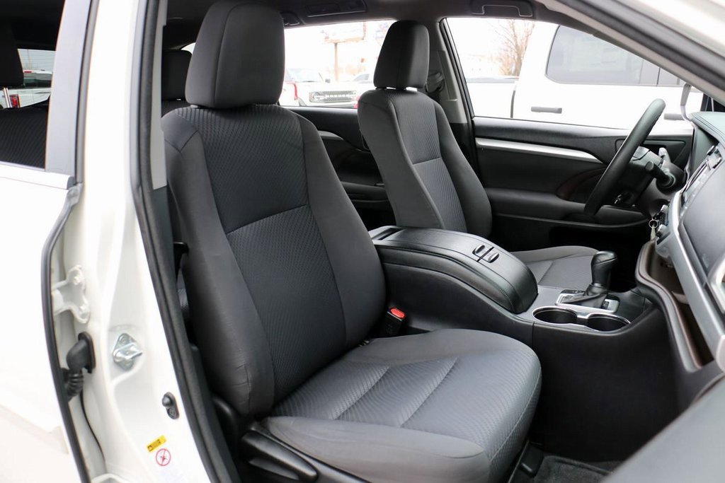 Used 2015 Toyota Highlander LE image 27