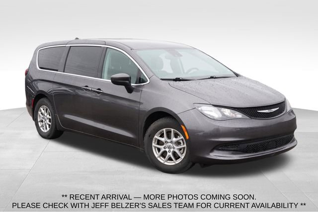 Used 2023 Chrysler Voyager LX FWD image 1