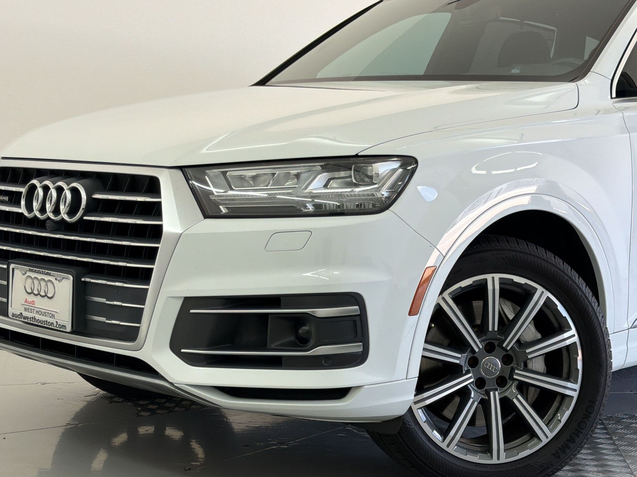 Used 2017 Audi Q7 3.0T Premium Plus w/ Premium Plus Package AWD/4WD image 25