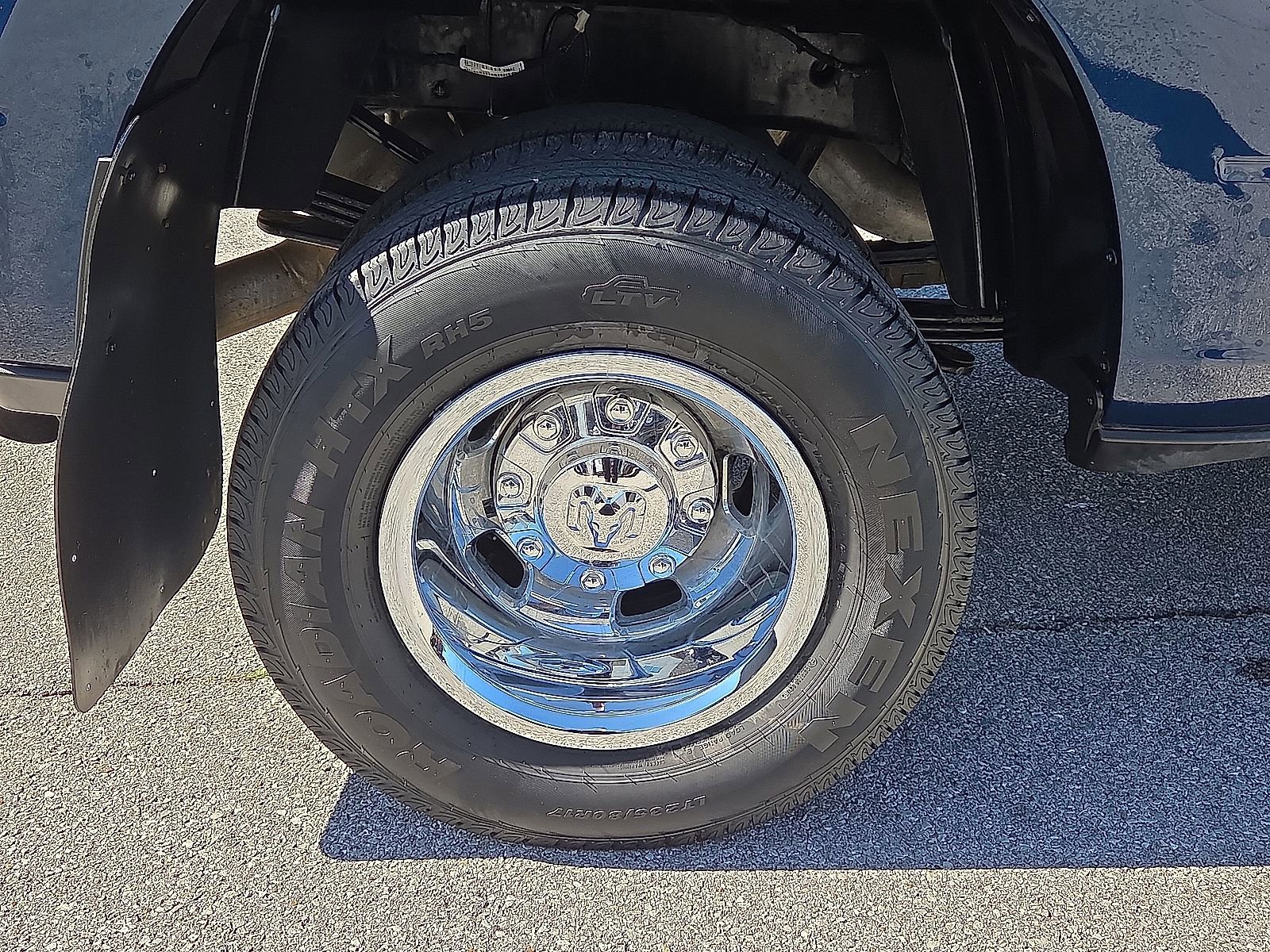 Used 2024 RAM 3500 Tradesman w/ Chrome Appearance Group AWD/4WD image 7
