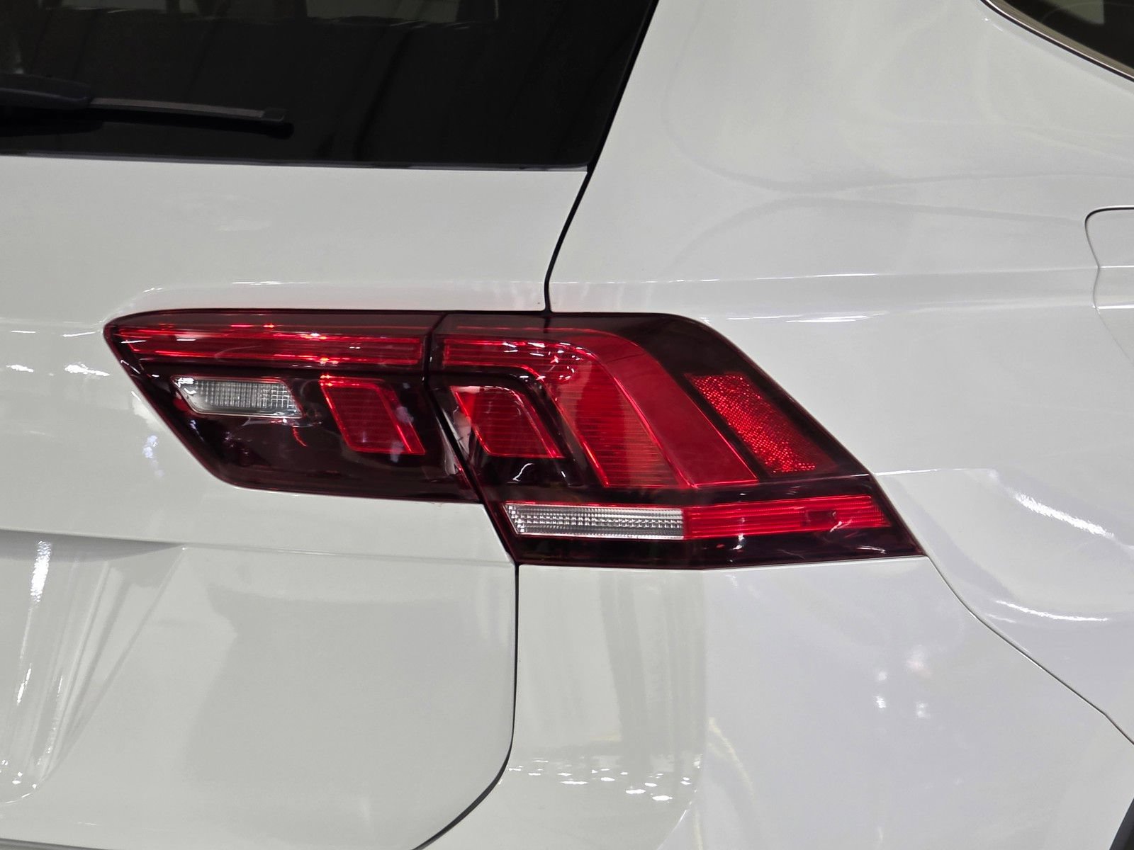 Used 2022 Volkswagen Tiguan SE FWD image 12