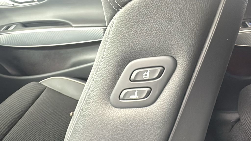 Used 2025 Genesis GV70 3.5T Sport image 39