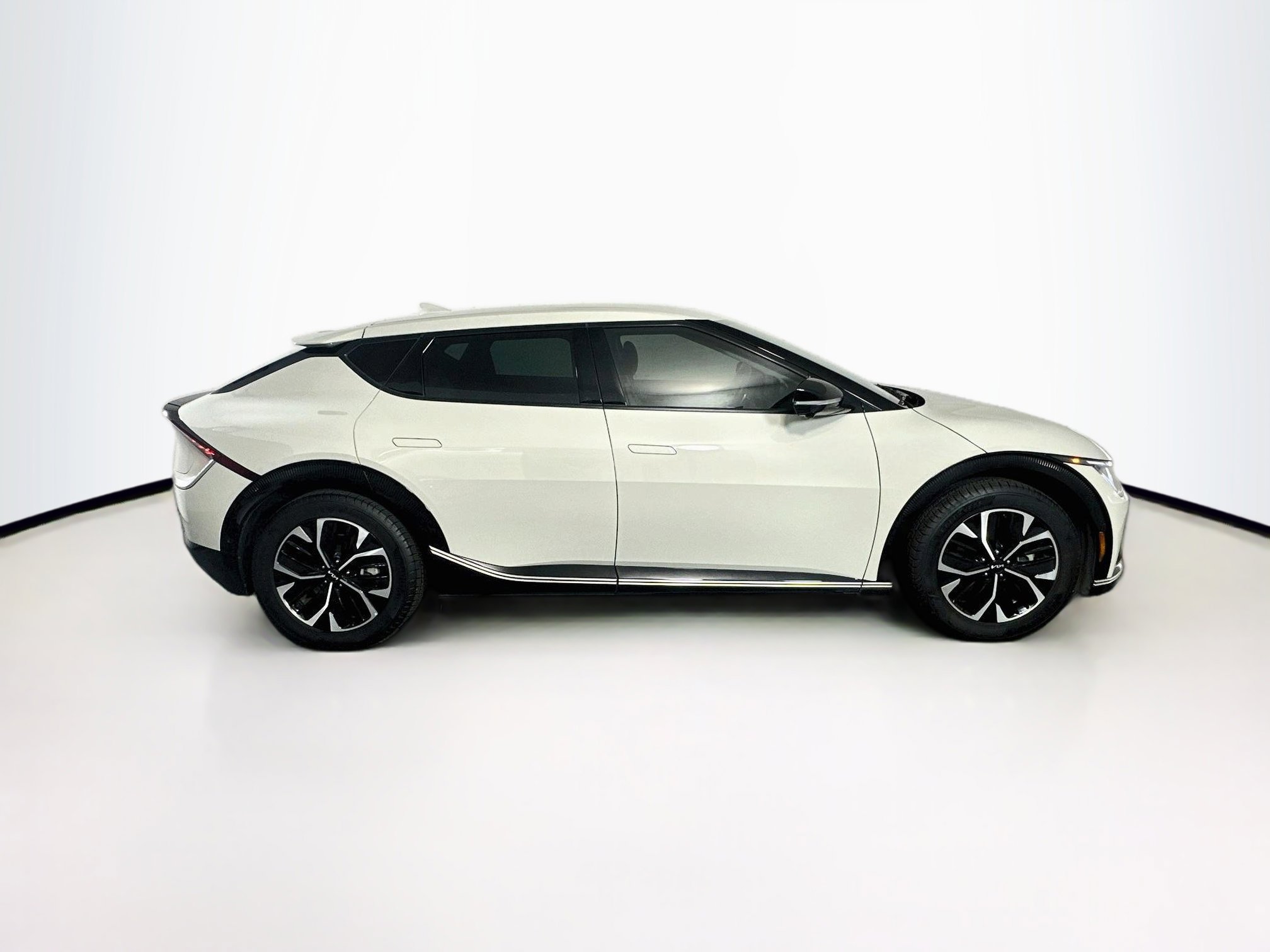 Used 2023 Kia EV6 Wind w/ Wind Technology Package RWD image 10