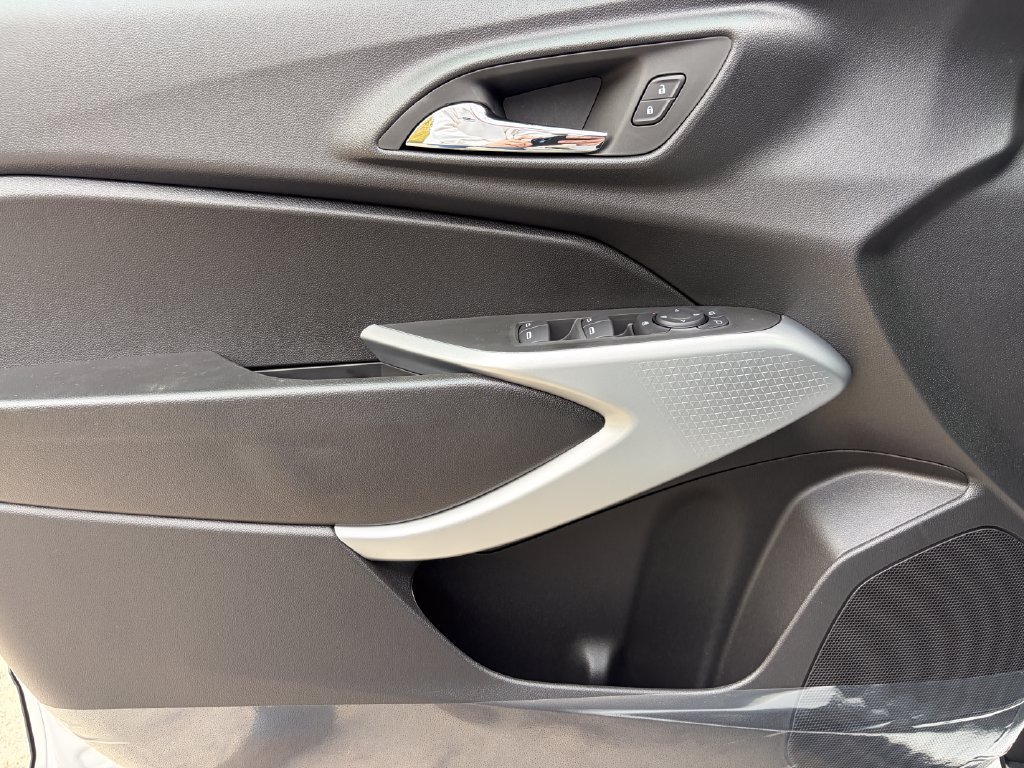 New 2026 Chevrolet Trax LS w/ LS Convenience Package FWD image 12