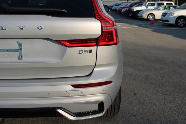 Used 2025 Volvo XC60 B5 Plus image 45