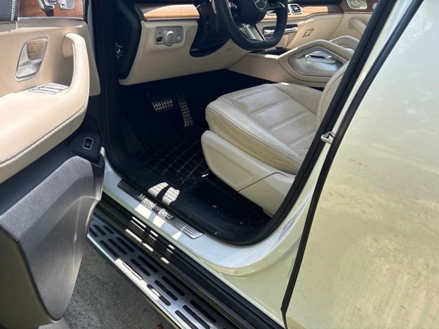 Used 2024 Mercedes-Benz GLS 450 4MATIC image 4