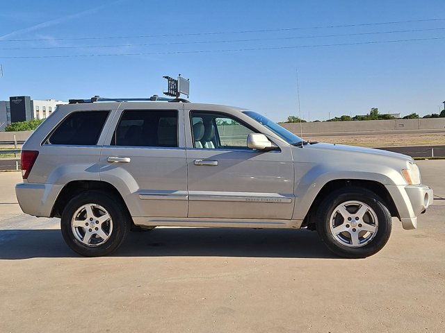 Used 2007 Jeep Grand Cherokee Overland AWD/4WD image 4