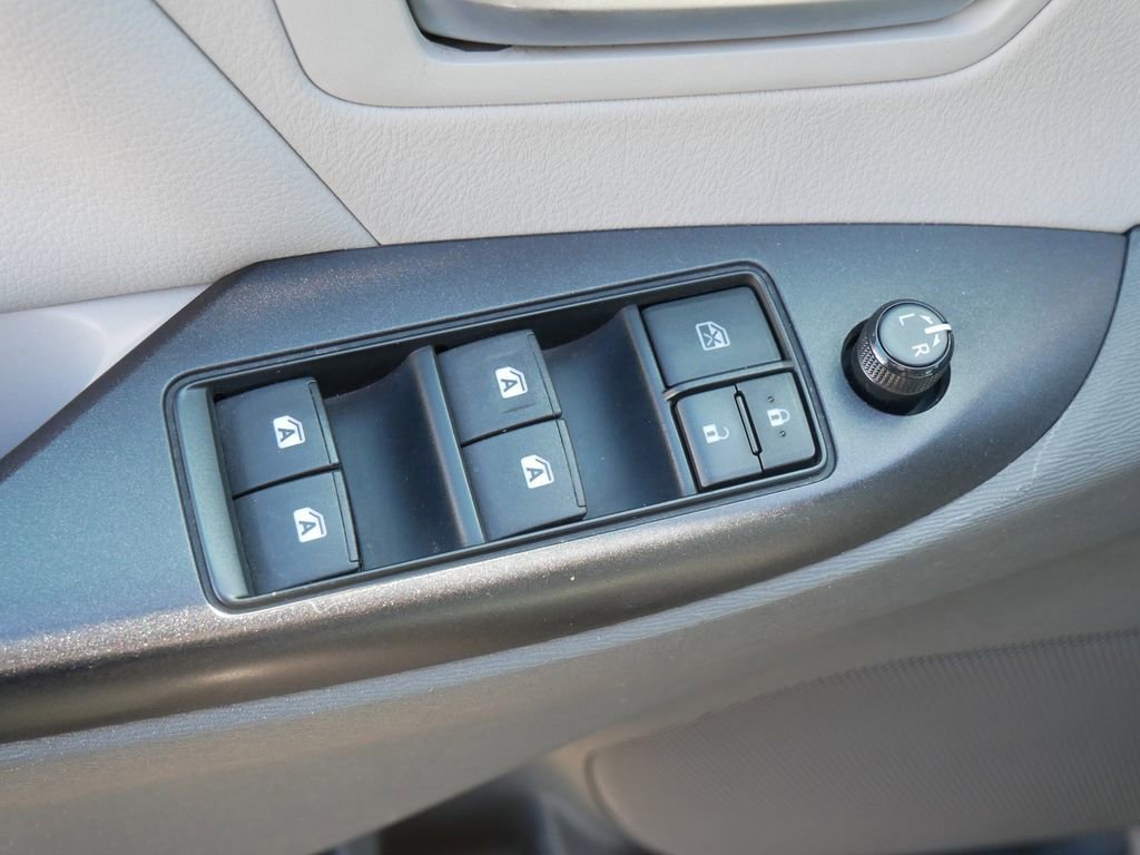 Used 2015 Toyota Sienna LE image 19