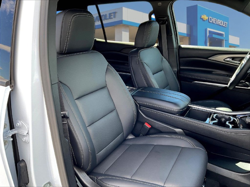 New 2027 Chevrolet Traverse LT w/ Driver Confidence Package FWD image 11