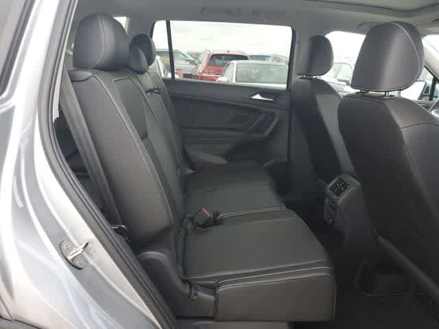 Used 2024 Volkswagen Tiguan SE FWD image 30