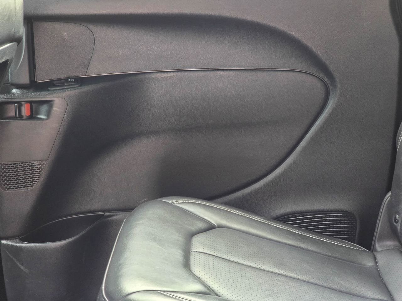 Used 2025 Chrysler Pacifica Select FWD image 12
