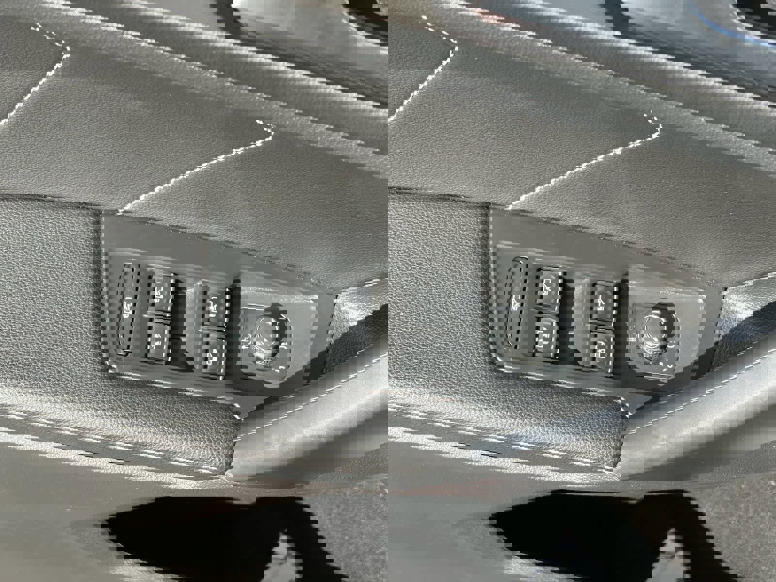 Used 2022 Volkswagen Tiguan SE image 16