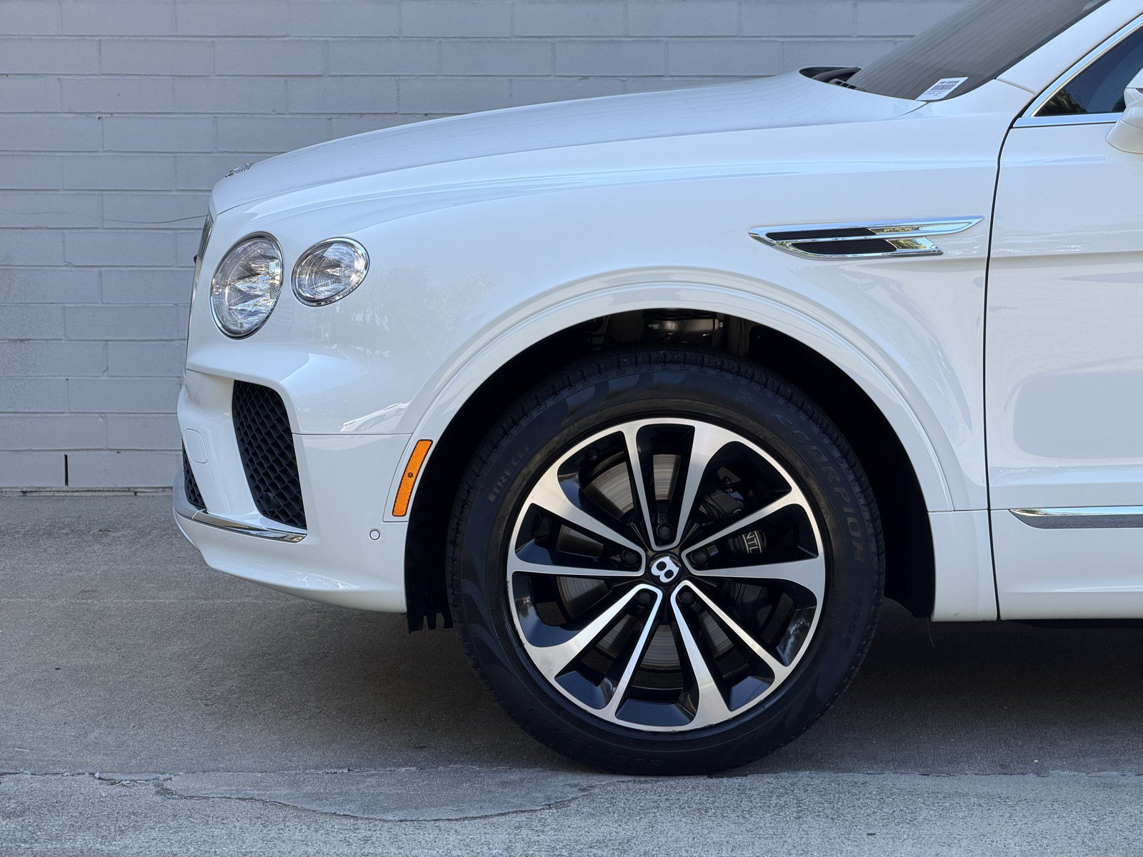 Certified 2023 Bentley Bentayga Extended Wheelbase AWD/4WD image 12