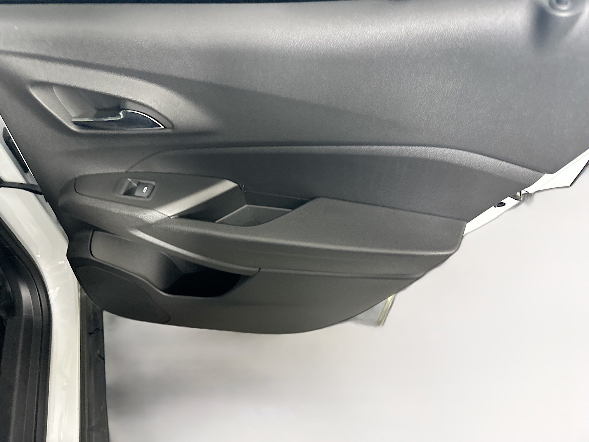 Used 2025 Chevrolet Trax LT FWD image 28
