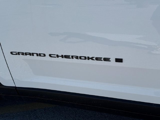 New 2026 Jeep Grand Cherokee Altitude AWD/4WD image 10