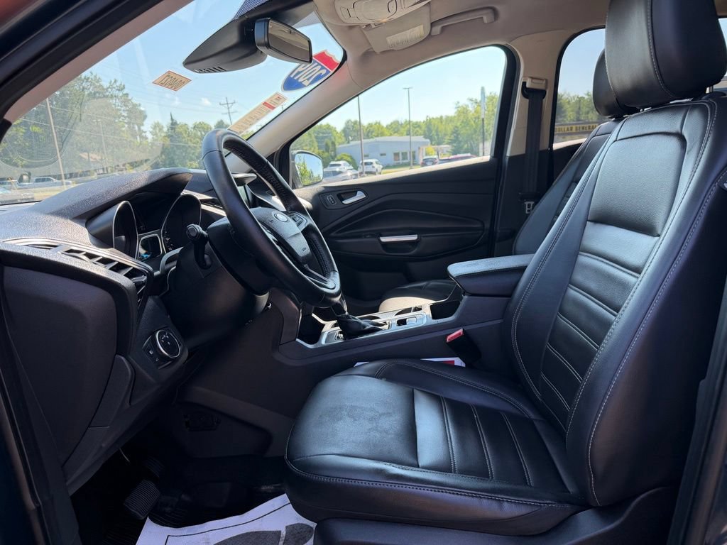 Used 2019 Ford Escape SEL w/ Ford Safe & Smart Package AWD/4WD image 3