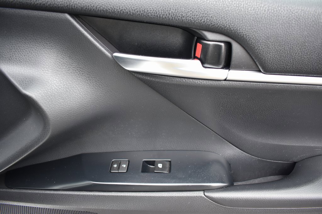 Used 2019 Toyota Camry SE image 15