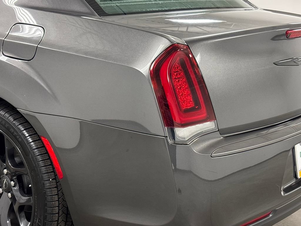 Used 2022 Chrysler 300 Touring w/ Sport Appearance Package image 14