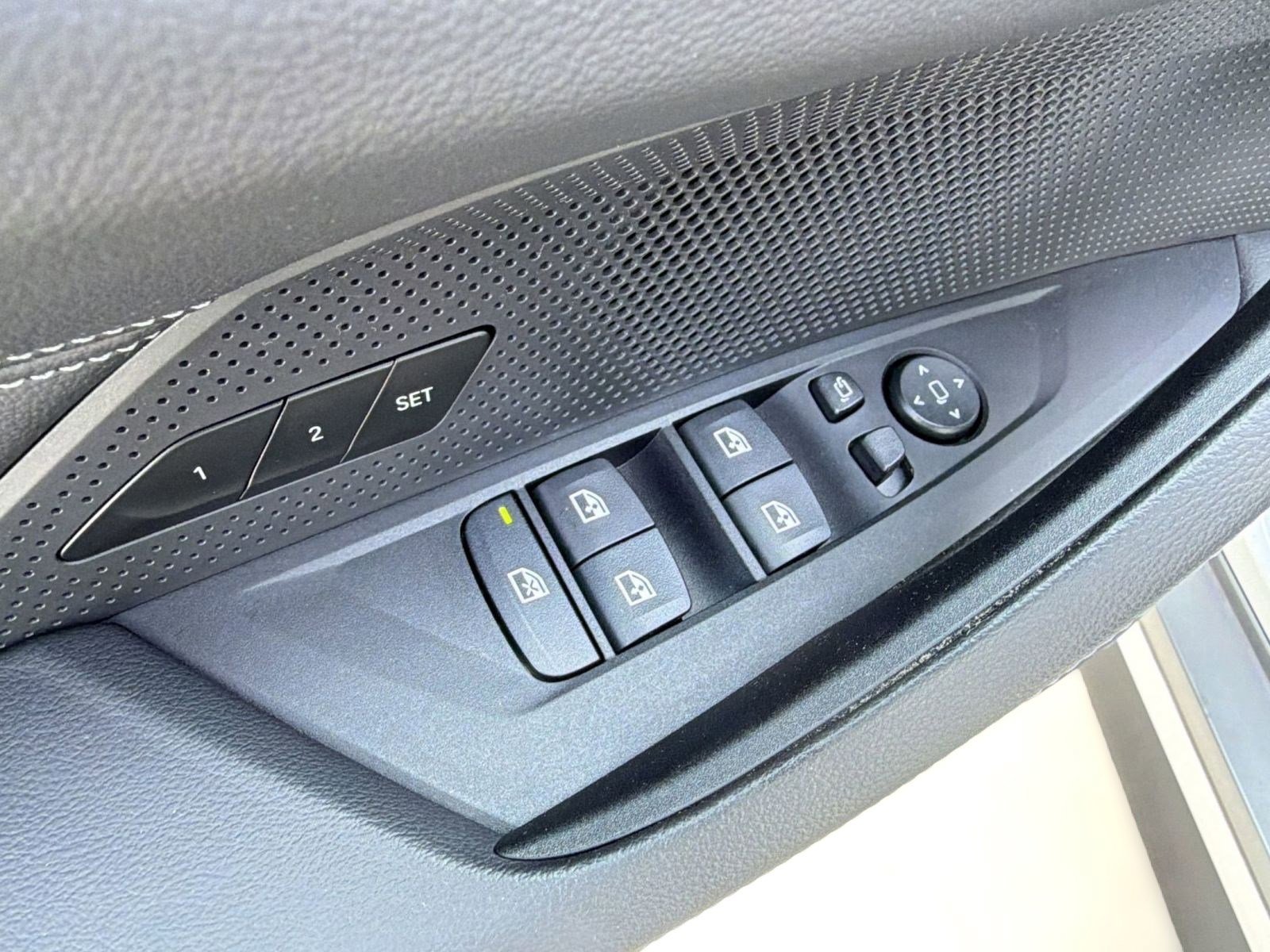 Used 2023 BMW i4 eDrive35 w/ Premium Package image 19