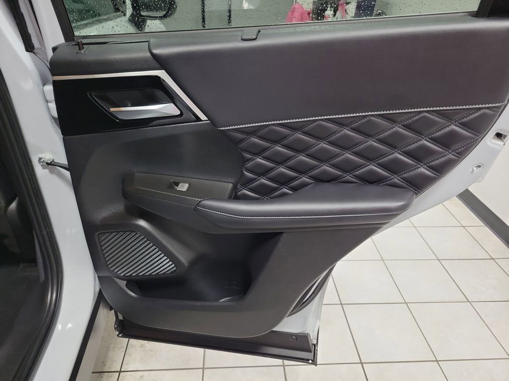 Used 2024 Mitsubishi Outlander SEL image 38