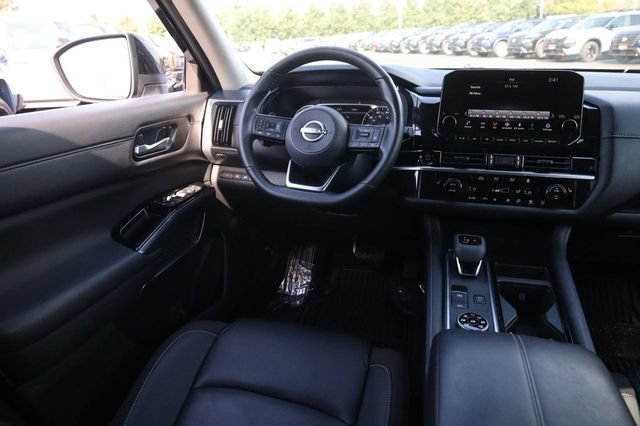 Certified 2025 Nissan Pathfinder SL w/ Black Appearance Package AWD/4WD image 25