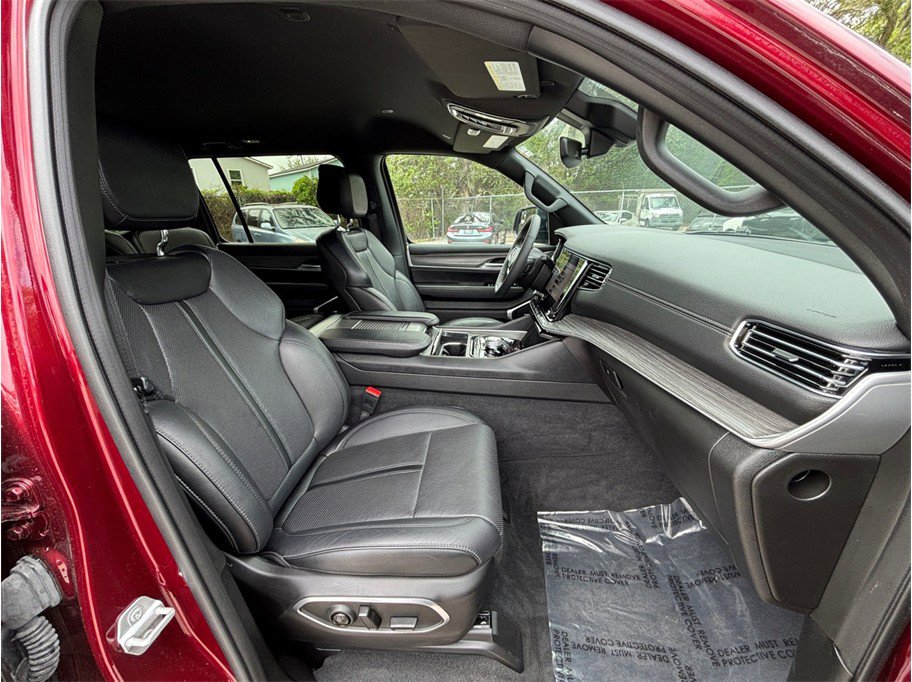 Used 2024 Jeep Wagoneer Series II w/ Flexible Seating Group image 47