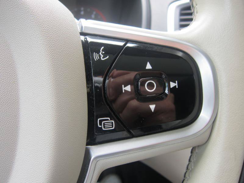 Used 2019 Volvo XC90 T6 Momentum w/ Protection Package Premier AWD/4WD image 17