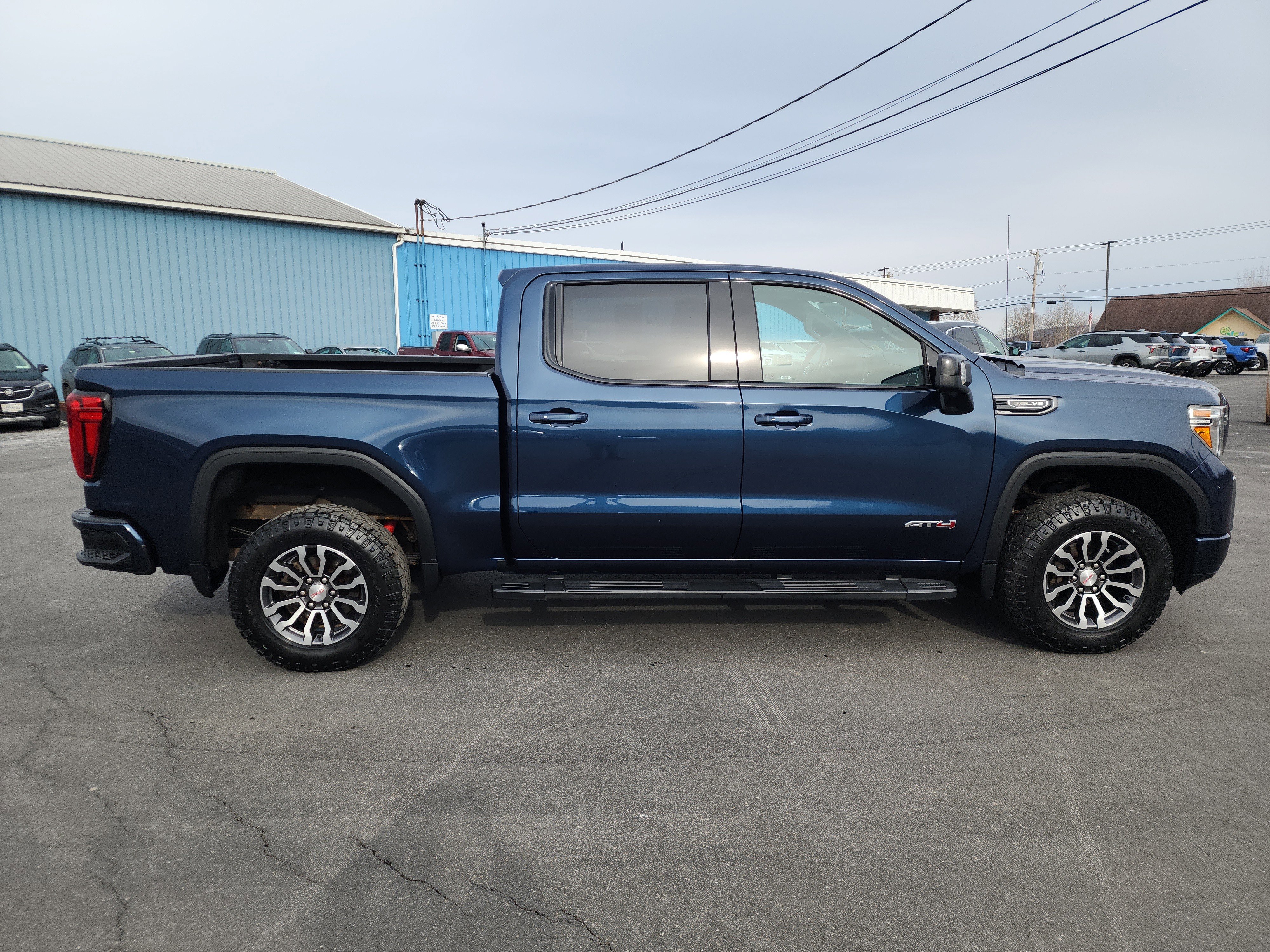 Certified 2020 GMC Sierra 1500 AT4 w/ AT4 Premium Package AWD/4WD image 9