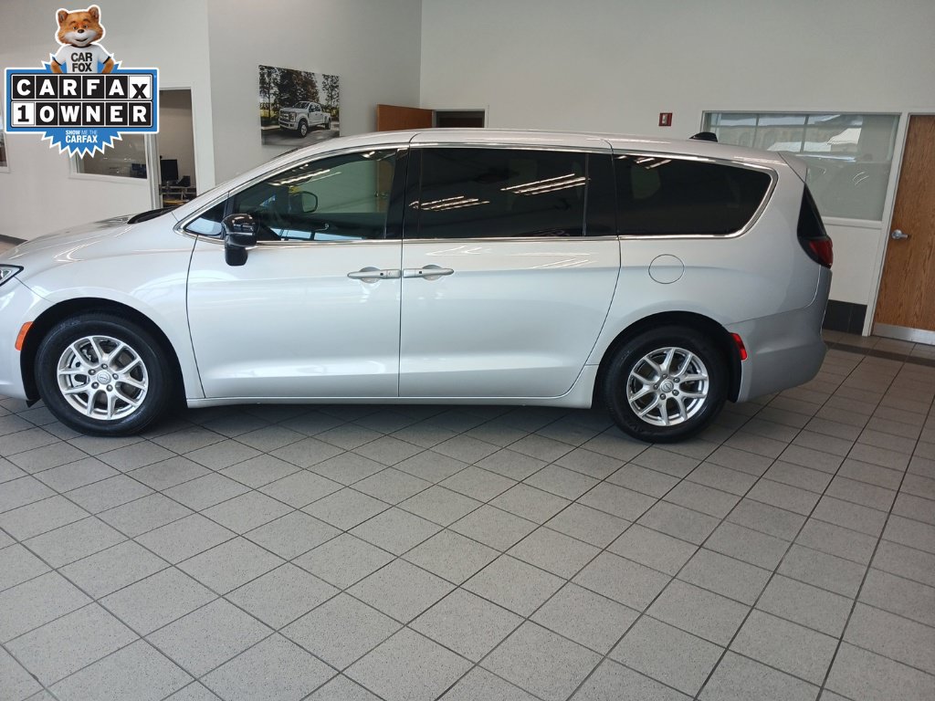 Used 2026 Chrysler Pacifica Select FWD image 10