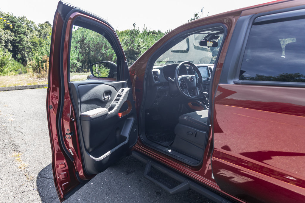Used 2023 Nissan Frontier PRO-4X w/ Pro Convenience Package AWD/4WD image 27