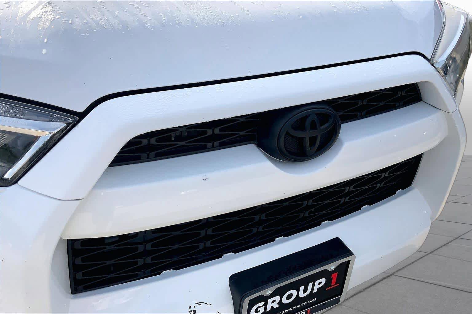Used 2018 Toyota 4Runner SR5 AWD/4WD image 26